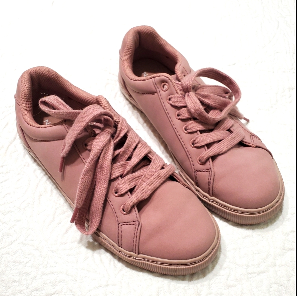 Muted Pink Nautica SZ 7.5